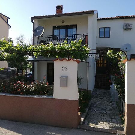 Ferienwohnung Family Apartman Luka Rovinj Exterior foto