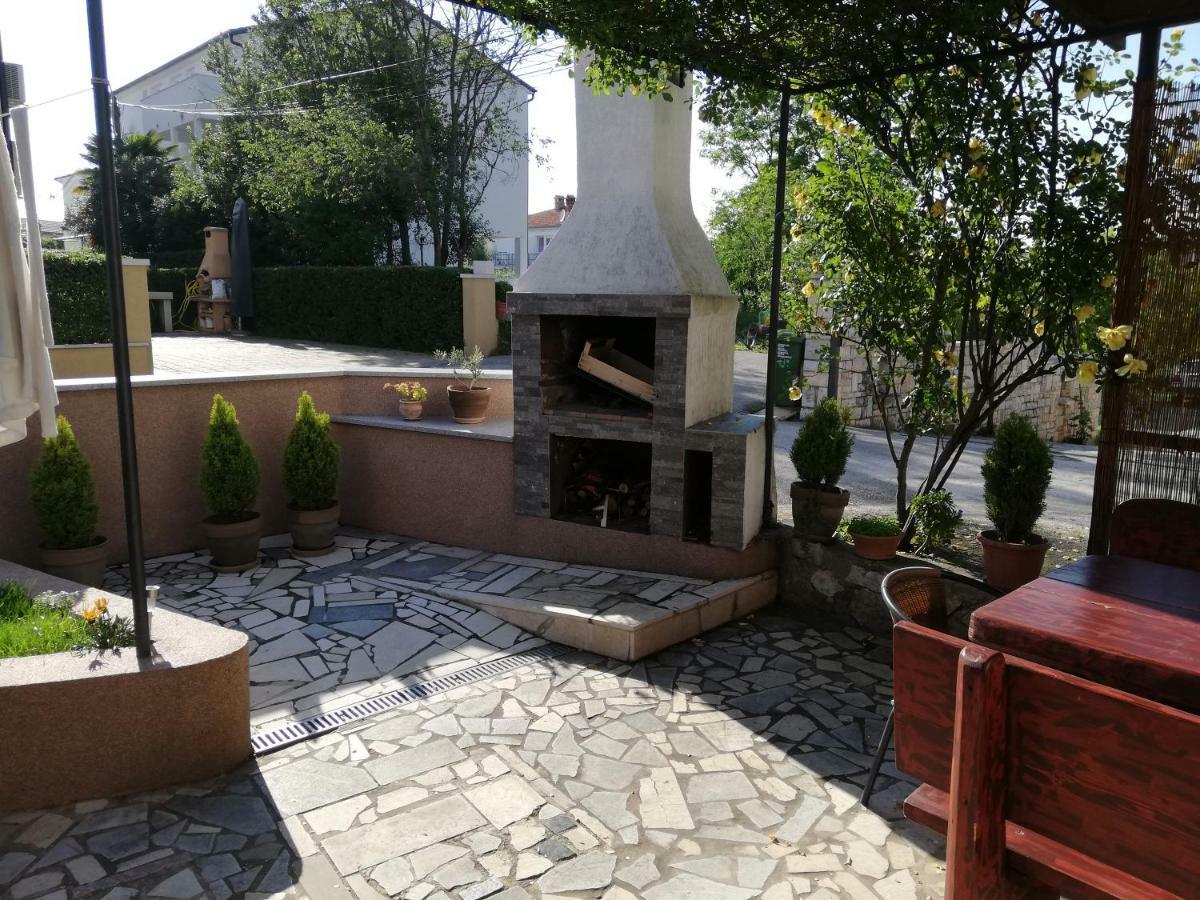 Ferienwohnung Family Apartman Luka Rovinj Exterior foto