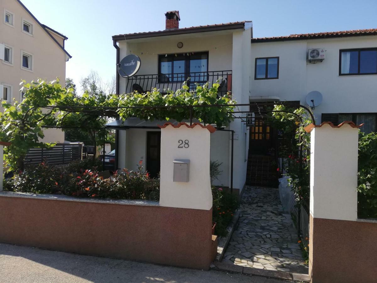 Ferienwohnung Family Apartman Luka Rovinj Exterior foto