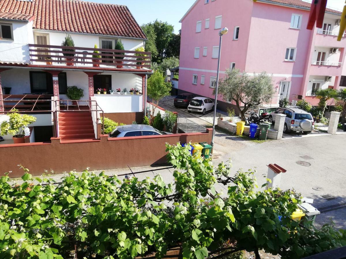 Ferienwohnung Family Apartman Luka Rovinj Exterior foto